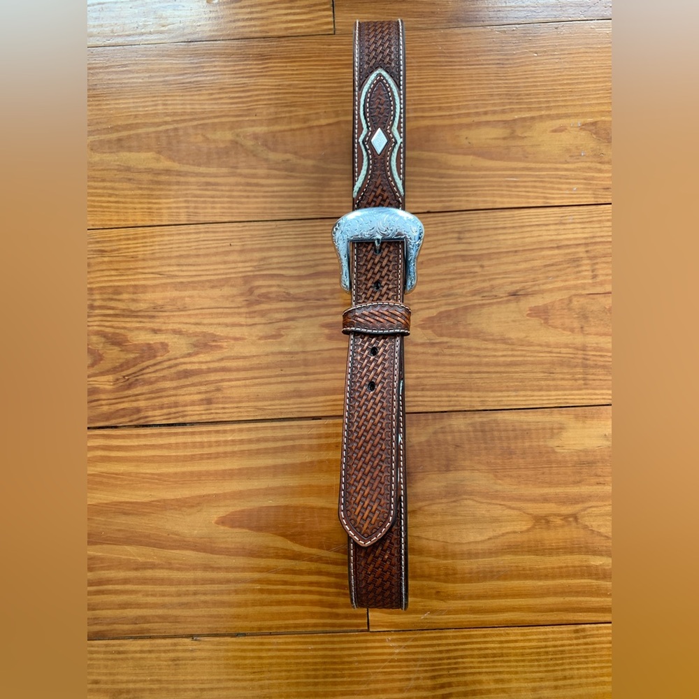 NOCONA MENS WESTERN BELT full grain leather beautiful detail